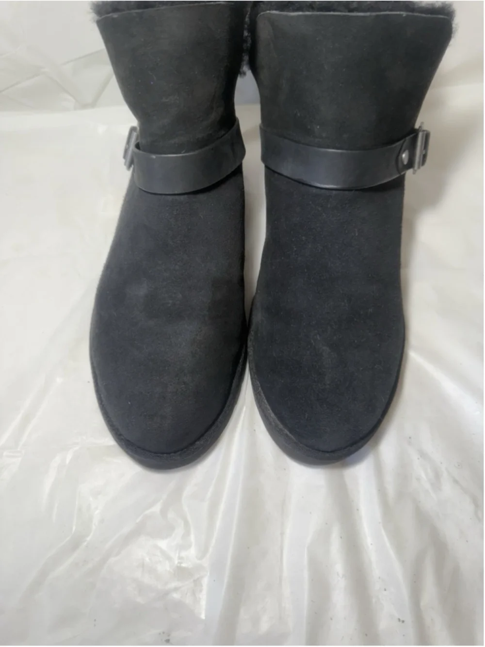 UGG Romely size 9 Black boot